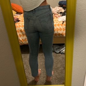 Levi’s cropped light wash jeans